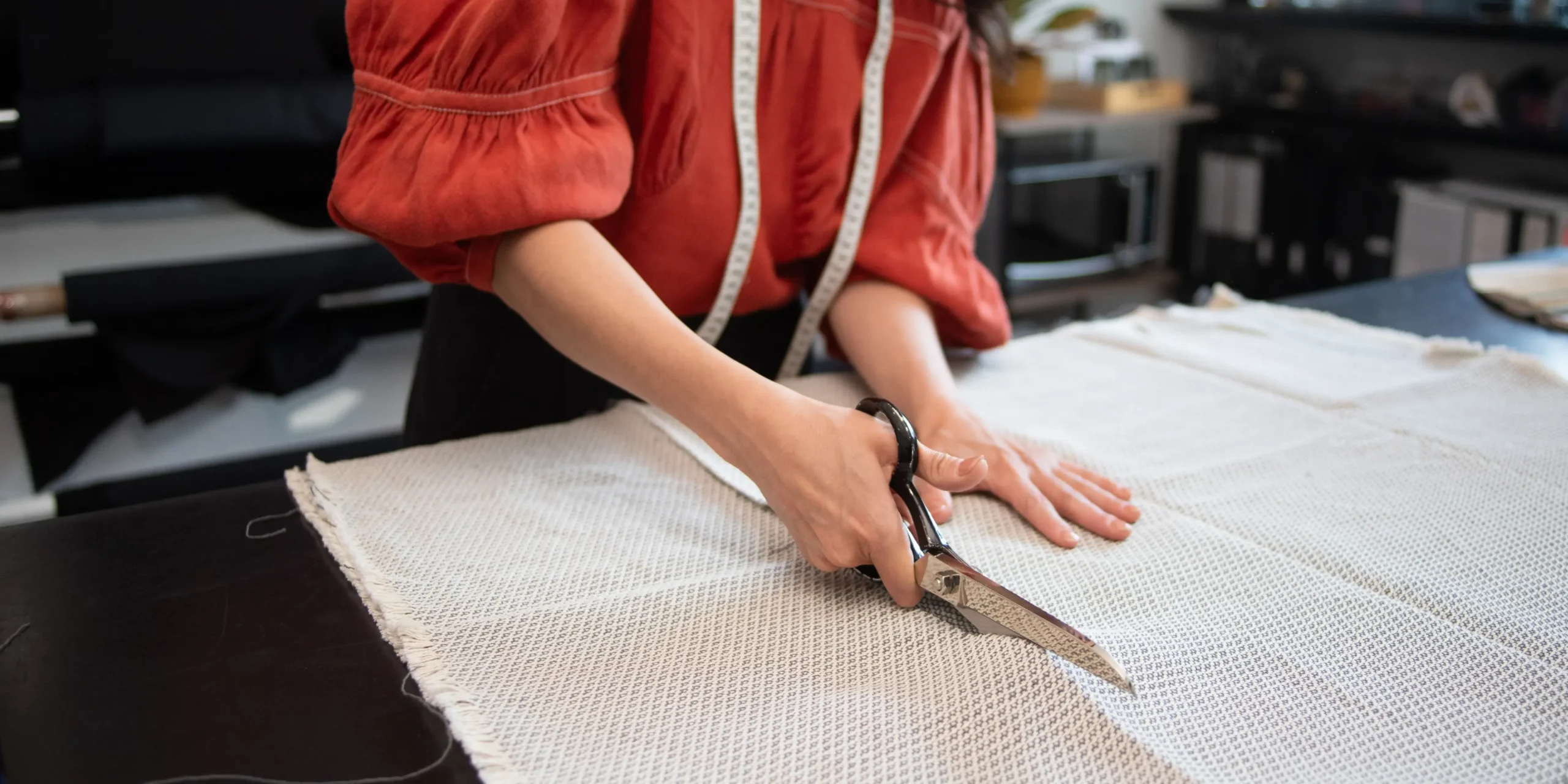 Corte Láser vs Corte Tradicional en Textiles: ¿Cuál es tu mejor opción?
